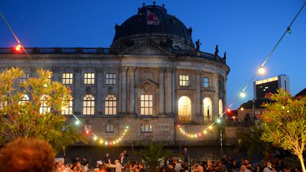 Tango und Bachata am Bodemuseum: Mehrmals die Woche fühlt sich der Monbijoupark fast an wie Südamerika.