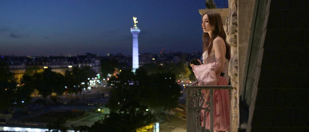 Adieu Paris? Emily Cooper (Lily Collins) wird der Stadt der Liebe wohl – temporär – den Rücken kehren.