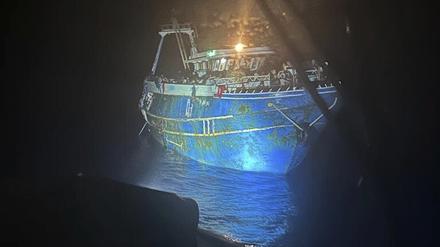 Ein Flüchtlingsboot im Mittelmeer (Symbolbild).