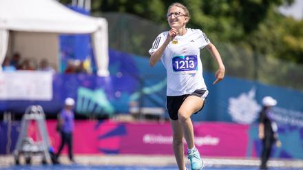 Leonie Spehr aus Schleswig-Holstein läuft auf der Bahn.