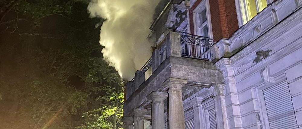 Die Berliner Feuerwehr beim Einsatz am Montagmorgen.