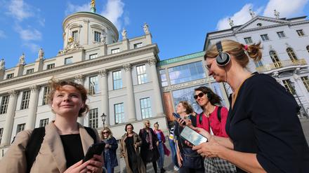 Der kostenfreie Audioguide des Potsdam Museums ist ein durchgängiger Hörspaziergang durch den Stadtraum auf den Spuren der zweiten barocken Stadterweiterung. 