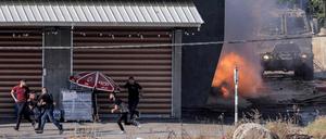 Dem israelischen Militär zufolge kam es bei der Festnahme zweier Verdächtiger in Dschenin zu einem längeren Schusswechsel.