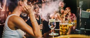 Nachts zu leben, scheint ungesunde Gewohnheiten mit sich zu bringen.