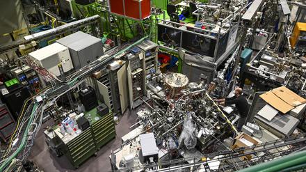 Ein Blick in den Elektronikspeicherring „Bessy II“ in Adlershof: Die Anlage spendet Forschenden brillantes Licht, nur wenige gibt es davon weltweit.