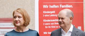 Bundeskanzler Olaf Scholz und die Bundesfamilienministerin Lisa Paus besuchen das Familienleistungszentrum Berlin-Brandenburg in Potsdam.