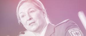 Claudia Pechstein in Polizeiuniform bei ihrer Rede auf dem CDU Grundsatzkonvent