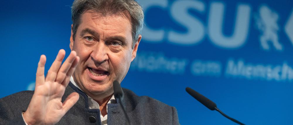 Markus Söder, CSU-Vorsitzender und Ministerpräsident von Bayern, nimmt nach einer Sitzung des CSU-Vorstand in der Parteizentrale an der abschließenden Pressekonferenz teil.
