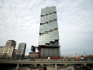 Daneben soll noch ein Wolkenkratzer gebaut werden. 