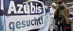 Betriebe aus fast allen Branchen suchen Nachwuchs. In Berlin hat vor allem die Industrie Probleme.