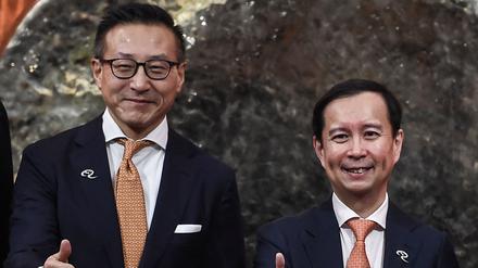 Der neue und der alte Alibaba-Chef: Daniel Zhang (rechts) wird im September vom bisherigen Vize-Chef Joseph Tsai (links) abgelöst.