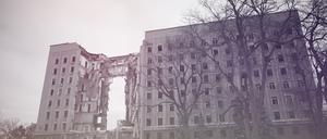 Der russische Krieg gegen die Ukraine verursacht dort enorme Schäden. In London wird jetzt über den Wiederaufbau gesprochen.