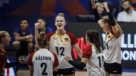 Die deutschen Volleyballerinnen gewannen sechs Mal in acht Spielen und stehen nun auf Platz sechs in der Weltrangliste.