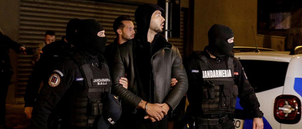 Andrew Tate, sein Bruder Tristan und zwei mutmaßliche rumänische Komplizinnen kommen wegen sexueller Ausbeutung von Frauen in Bukarest vor Gericht (Archivbild).