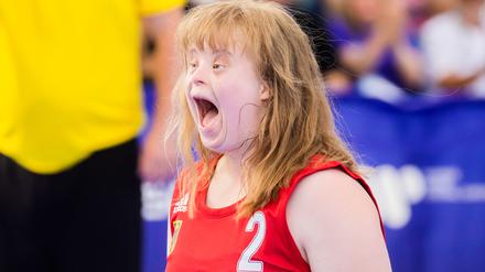 Eine deutsche Basketballerinnen in Aktion