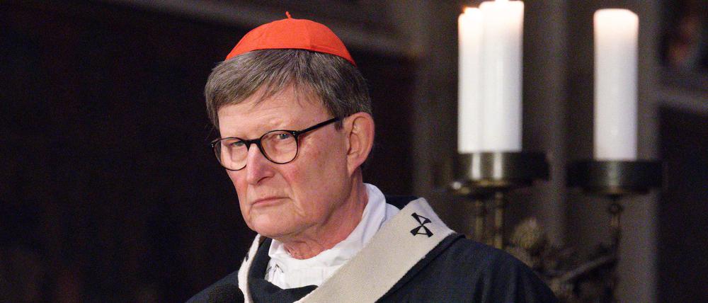 Kardinal und Kölner Erzbischof Rainer Maria Woelki spricht bei einem Gedenkgottesdienst für den verstorbenen Papst Benedikt XVI. im Kölner Dom. (Archivbild)