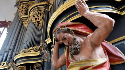 In alter Schönheit zeigt sich die restaurierte Wagner Orgel im Dom St. Peter und Paul in Brandenburg an der Havel (Brandenburg) am 19.09.2014. Der Abschluss der Restaurierungsarbeiten wird am 21.09.2014 mit der Aufführung des Oratoriums "Saul" von Georg Friedrich Händel gefeiert. Foto: Bernd Settnik/dpa +++(c) dpa - Bildfunk+++