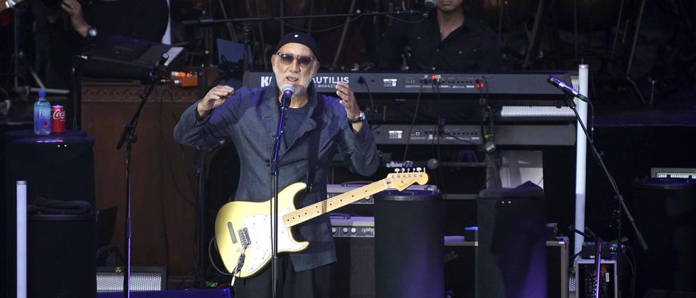 Unter Windmühlen-Freunden. Pete Townshend mit gewohnt ausholendem Schwung an der Gitarre.