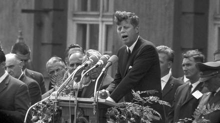 US-Präsident John F. Kennedy bei seiner historischen Rede am 26.06.1963 vor dem Rathaus Schöneberg.