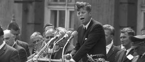 US-Präsident John F. Kennedy bei seiner historischen Rede am 26.06.1963 vor dem Rathaus Schöneberg.