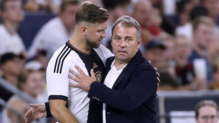 Bis hierhin und nicht weiter. Bundestrainer Flick hat sich bisher nicht als großer Freund eines klassischen Mittelstürmers wie Niclas Füllkrug zu verstehen gegeben.