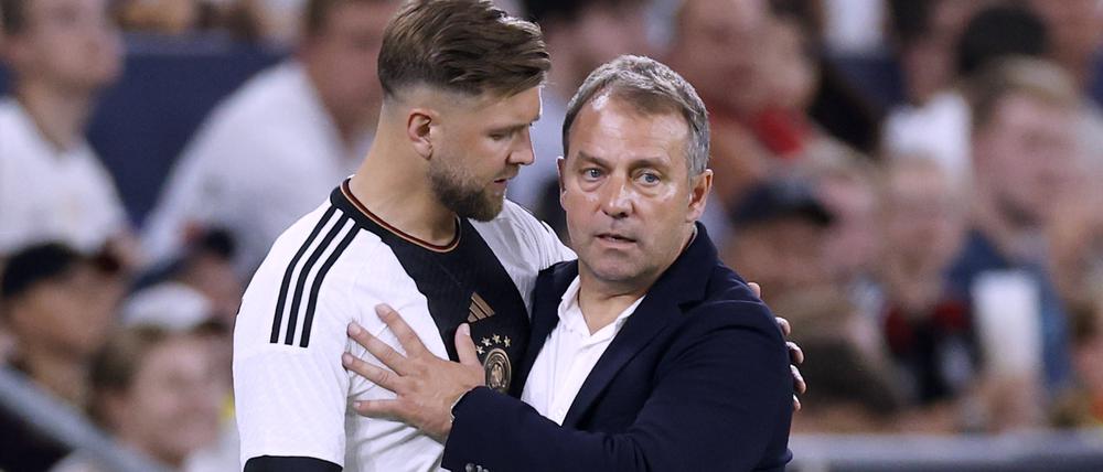 Bis hierhin und nicht weiter. Bundestrainer Flick hat sich bisher nicht als großer Freund eines klassischen Mittelstürmers wie Niclas Füllkrug zu verstehen gegeben.