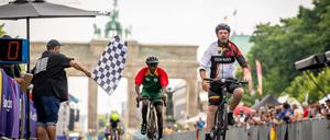 187 Radsportler*innen sind derzeit mit ihren Rädern auf dem abgesperrten Kurs unterwegs.