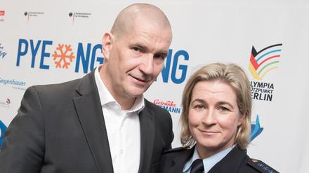 Die Eisschnellläuferin Claudia Pechstein und ihr Lebensgefährte Matthias Große bei einer Pressekonferenz in Berlin. (Archivbild)