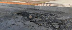 Die Brücke in Tschonhar, die die Krim und das Festland verbindet, wurde offenbar von ukrainischen Raketen beschädigt.