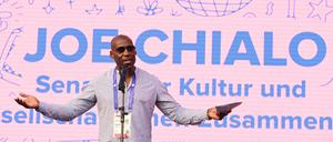 Kultursenator Joe Chialo zitiert zum Auftakt einer Breakdance-Battle am Brandenburger Tor keinen Geringeren als Elton John. Der habe gesagt, dass nichts die Menschen so sehr zusammenbringe wie Musik uns Sport. Und ist Breakdance nicht beides?
