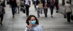 Nicht zuletzt die Covid-19-Pandemie, deren Erreger höchstwahrscheinlich tierischen Ursprungs ist, machte es nötig, komplexe Zusammenhänge zwischen Mensch, Tier und Umwelt in der Gesundheitsforschung stärker zu berücksichtigen.