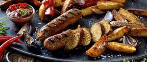 Gerade beim Grillen wird die Lebensmittelhygiene häufig vernachlässigt.