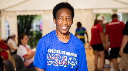 Loretta Claiborne steht aus den USA steht vor dem Match im Athletenzelt. 