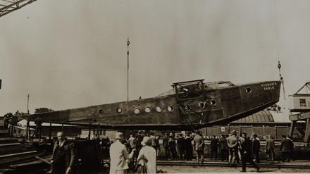 Rumpf des Flugbootes Ro X „Romar“ nach der Ankunft der zerlegten Maschine in Travemünde, August 1928.