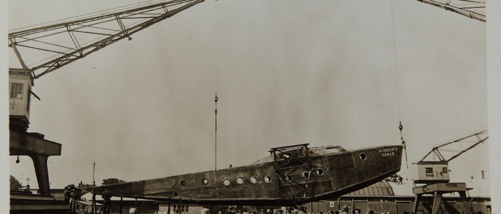 Rumpf des Flugbootes Ro X „Romar“ nach der Ankunft der zerlegten Maschine in Travemünde, August 1928.