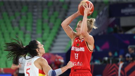 Leonie Fiebich (r.) im Duell mit der Spanierin Cristina Ouvina.