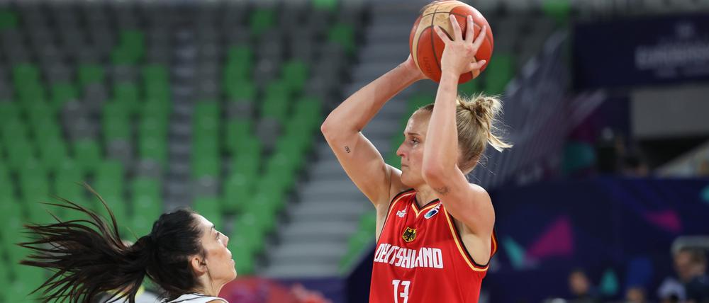 Leonie Fiebich (r.) im Duell mit der Spanierin Cristina Ouvina.