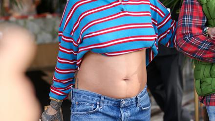 Die schwangere Rihanna bauchfrei in Los Angeles.