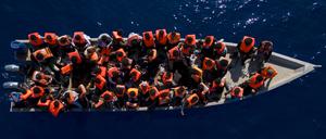 Immer wieder flüchten Menschen aus Libyen.