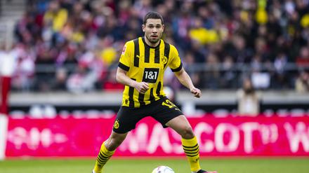 Raphaël Guerreiro wird in der kommenden Saison im Bayern-Trikot auflaufen.  