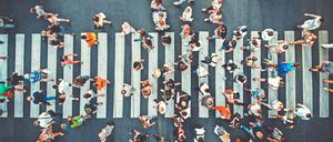 Sollten wir möglichst wenig Kinder zeugen, um sie nicht ins drohende Unglück zu stürzen? Oder möglichst viele? Die Populationsethik ist uneins.