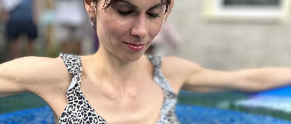 Autorin Nina Ponath beim Eisbaden in Berlin.