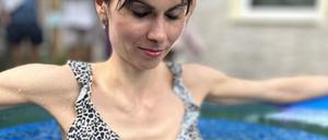 Autorin Nina Ponath beim Eisbaden in Berlin.