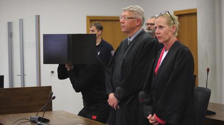 Die Verteidigung hatten die Anwälte Torsten Kauer und Verena Duchow übernommen - ihr Mandant wurde am Freitag verurteilt. 