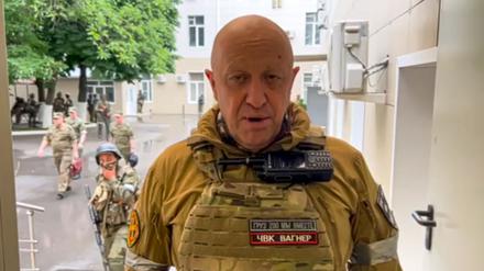 Dieses vom Prigoschin-Pressedienst zur Verfügung gestellte Videostandbild zeigt Jewgeni Prigoschin, Chef der Söldnertruppe Wagner, bei einer Videoansprache. 