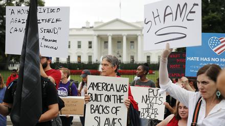 Protest gegen Trump. Eine Demonstration gegen  rechtsradikale Gewalt vor dem Weißen Haus. 