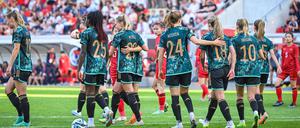 Da lief es noch. Deutsche Spielerinnen bejubeln das 2:0.
