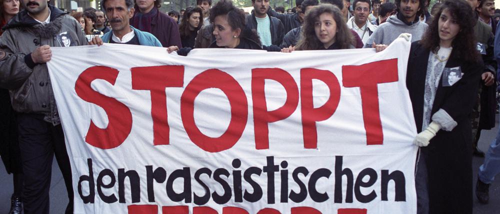 Gegen Ausländerfeindlichkeit und Rassenhass demonstrierten am 16.11.1991 über 8000 Menschen in Berlin.