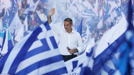 Bei den Parlamentswahlen in Griechenland an diesem Sonntag zeichnet sich ein klarer Sieg der konservativen Volkspartei Nea Dimokratia (ND) unter ihrem Chef Kyriakos Mitsotakis ab. Alle Umfragen deuten darauf hin, dass der bisherige Ministerpräsident um die 40 Prozent der Stimmen erhalten wird. 