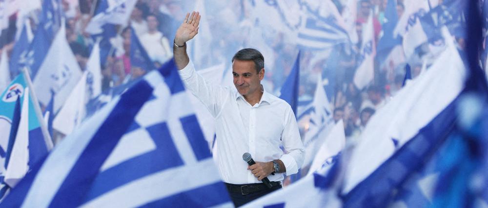 Bei den Parlamentswahlen in Griechenland an diesem Sonntag zeichnet sich ein klarer Sieg der konservativen Volkspartei Nea Dimokratia (ND) unter ihrem Chef Kyriakos Mitsotakis ab. Alle Umfragen deuten darauf hin, dass der bisherige Ministerpräsident um die 40 Prozent der Stimmen erhalten wird.